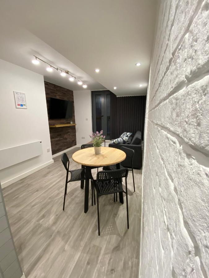 The Works - Private One Bedroom Apartment Манчестер Экстерьер фото