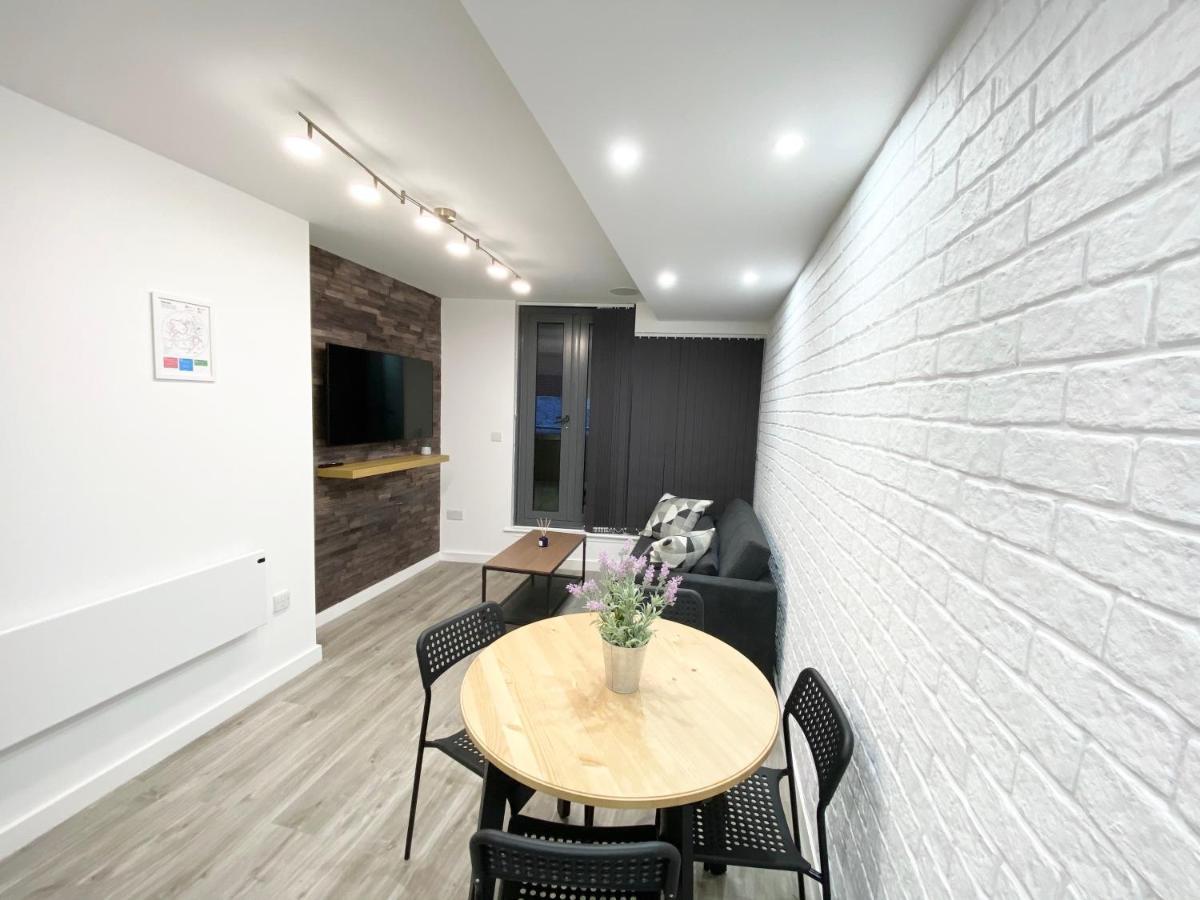 The Works - Private One Bedroom Apartment Манчестер Экстерьер фото